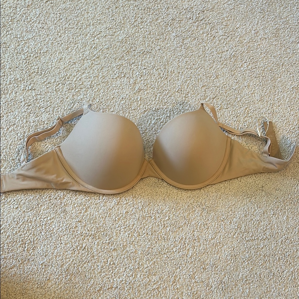 NWT SKIMS Nude 32DD Bra